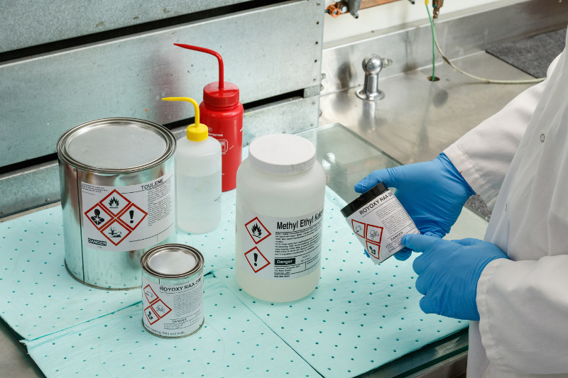 Matten zum Schutz vor Chemikalien im Labor